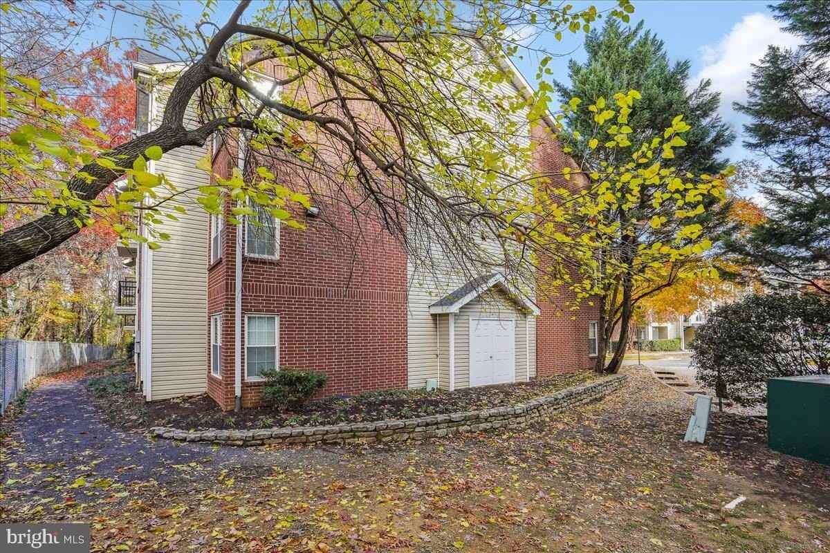 3305 Wyndham Cir Apt 252 #252 - Photo 5 of 20