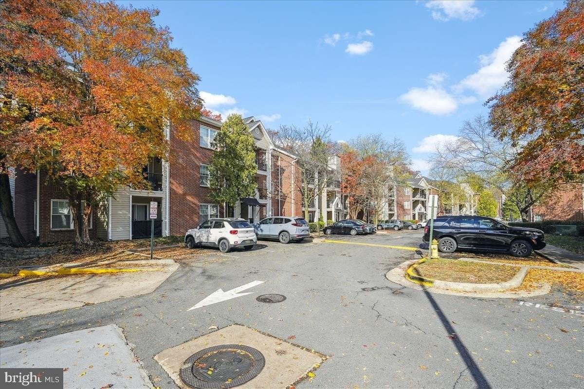 3305 Wyndham Cir Apt 252 #252 - Photo 6 of 20