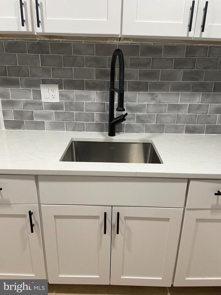 8917 Old Courthouse Rd - Photo 3 of 17