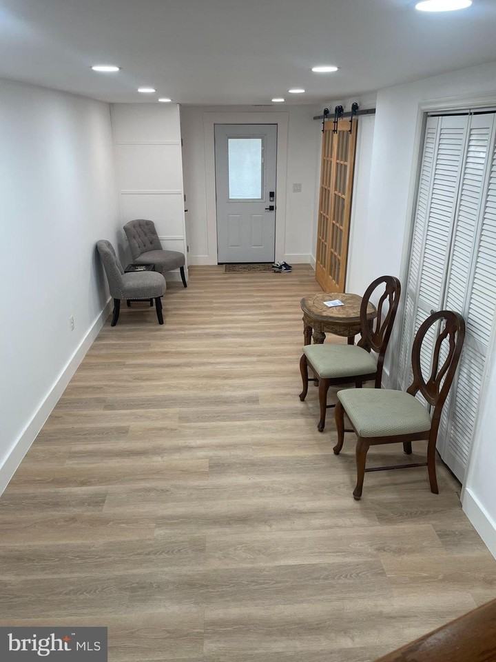 8917 Old Courthouse Rd - Photo 6 of 17