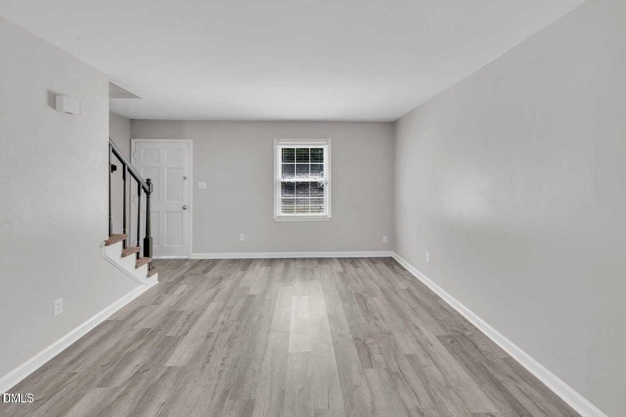 1227 Jamestown Ct - Photo 7 of 26