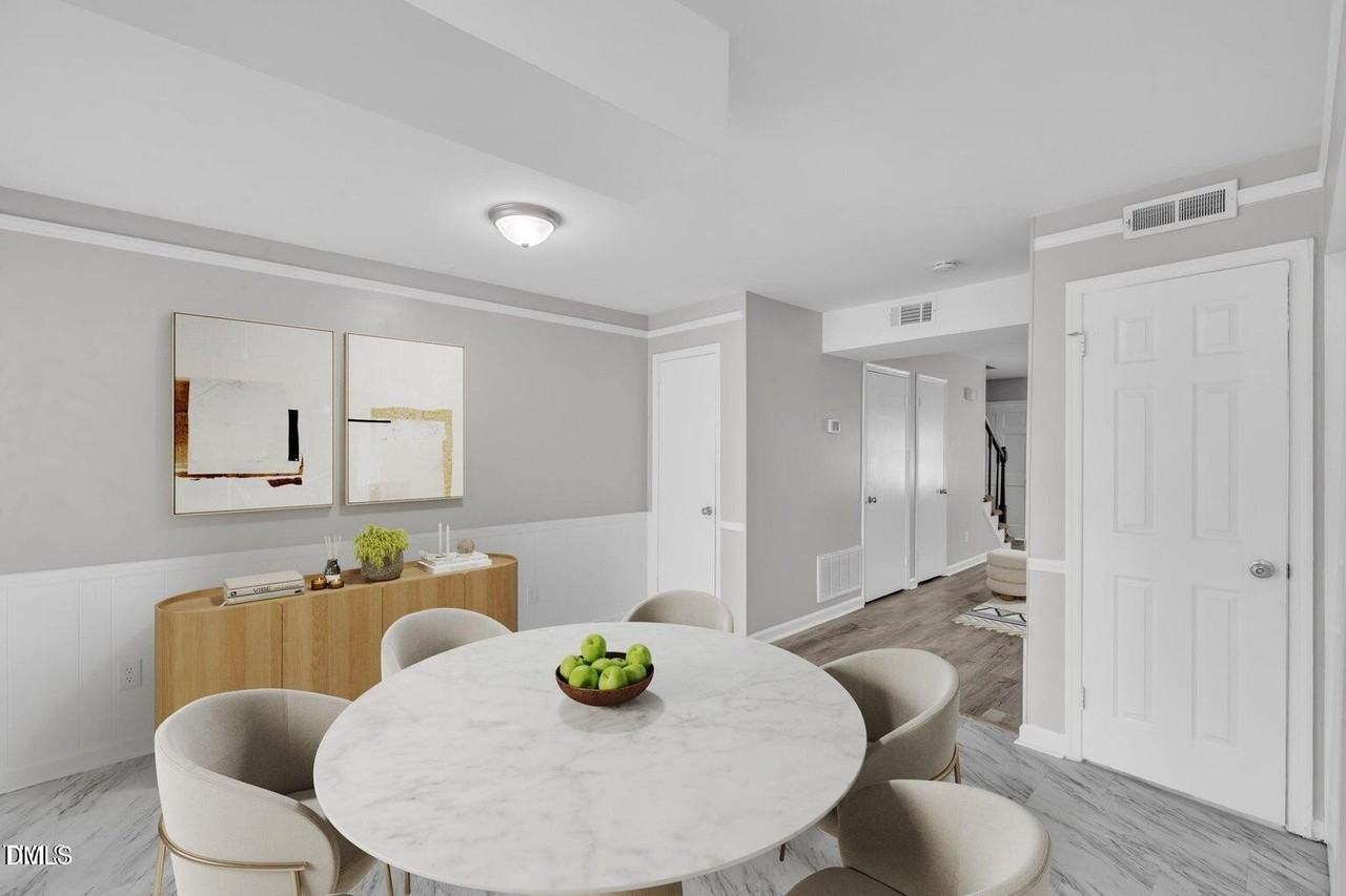 1227 Jamestown Ct - Photo 4 of 26