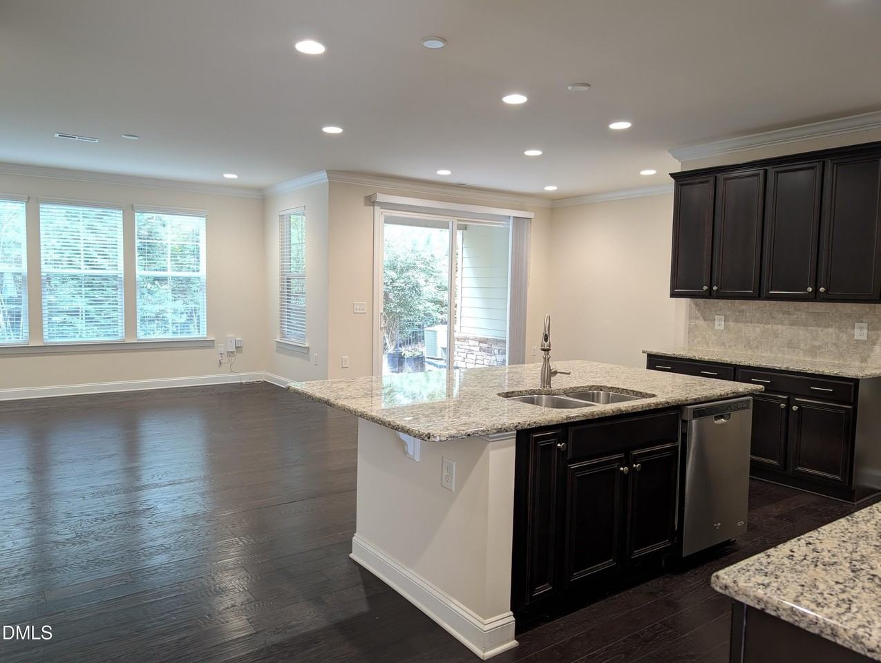 467 Methven Grove Dr - Photo 7 of 37