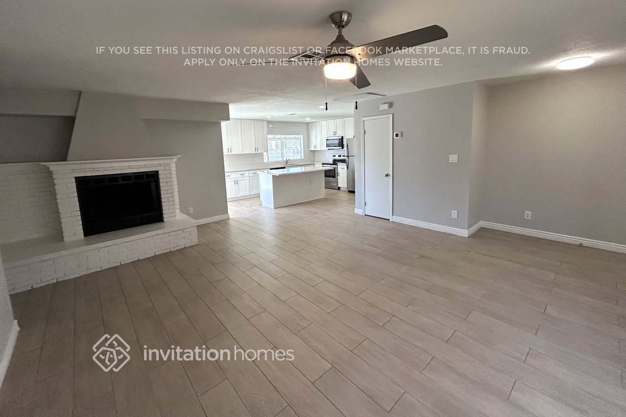 11012 N 47th Ave - Photo 2 of 14