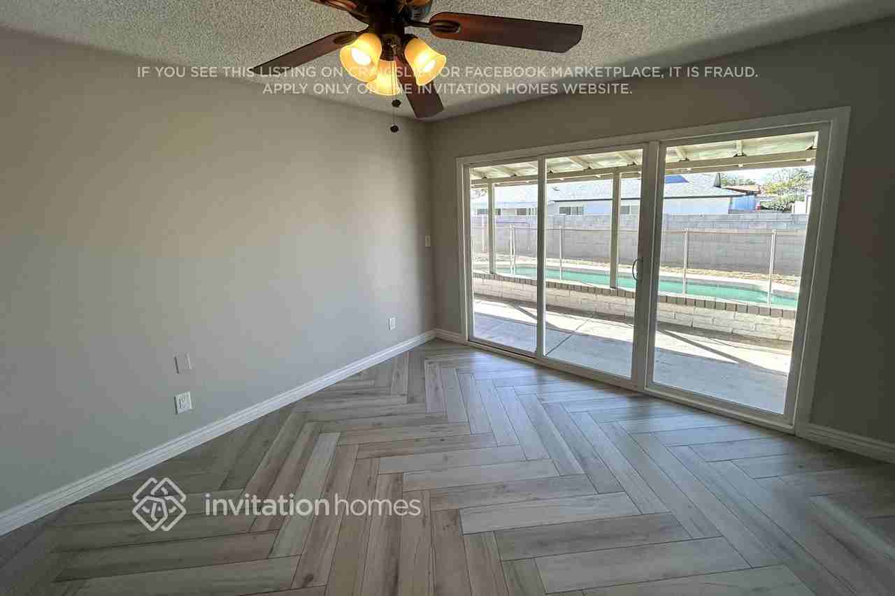 11012 N 47th Ave - Photo 6 of 14