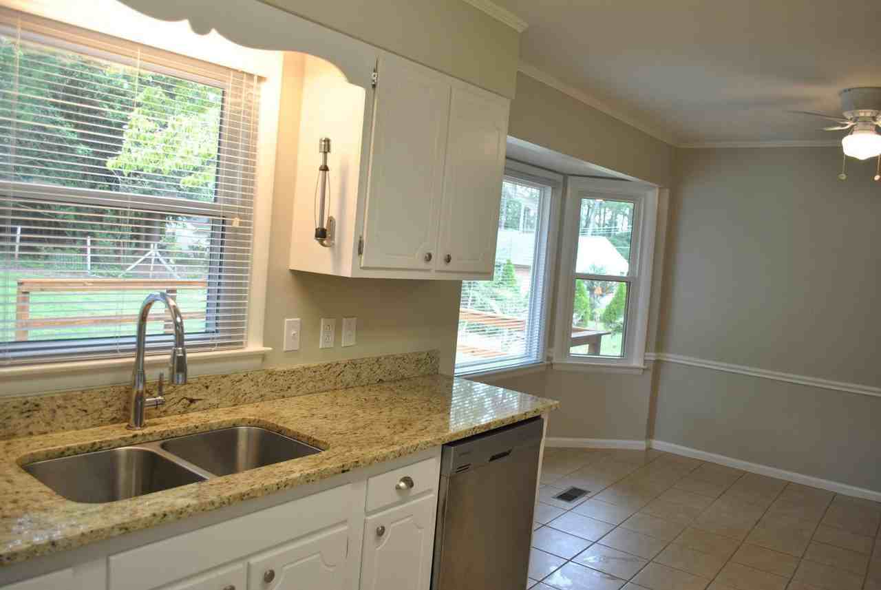 633 Duke Dr - Photo 5 of 10