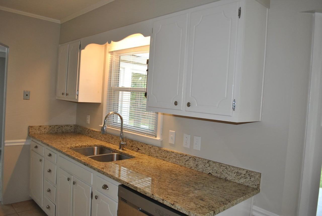 633 Duke Dr - Photo 6 of 10