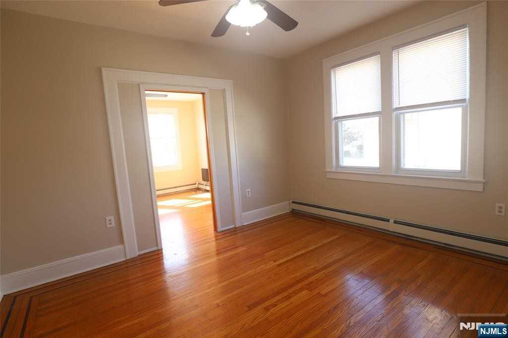 46 Beech St ##1r - Photo 2 of 4