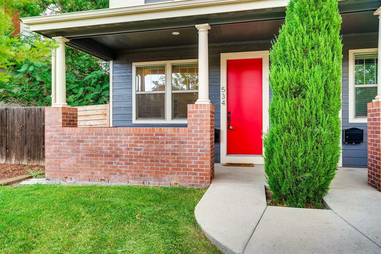 534 S Lincoln St - Photo 2 of 28