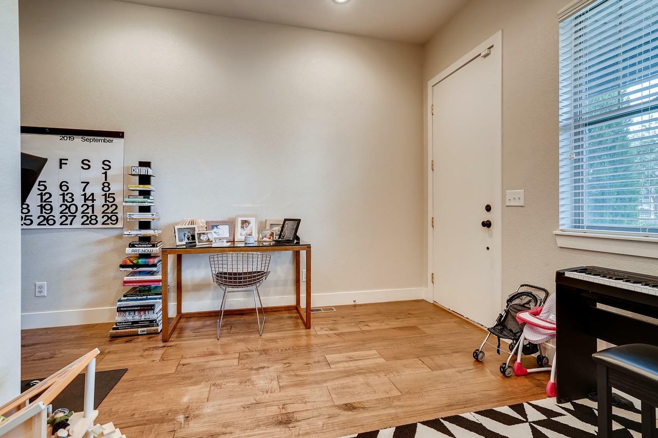 534 S Lincoln St - Photo 4 of 28