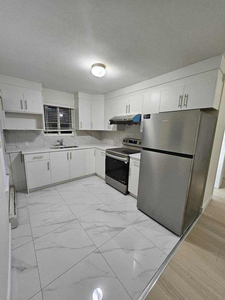 13178 66A Avenue - Photo 3 of 12