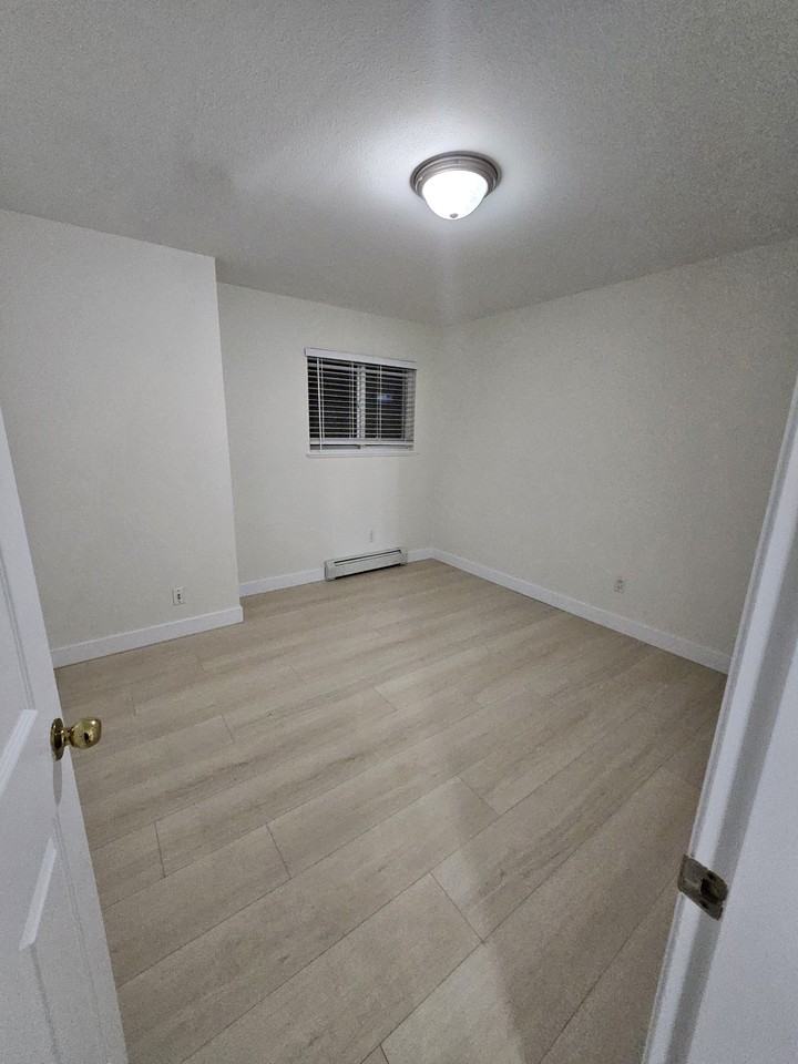 13178 66A Avenue - Photo 4 of 12