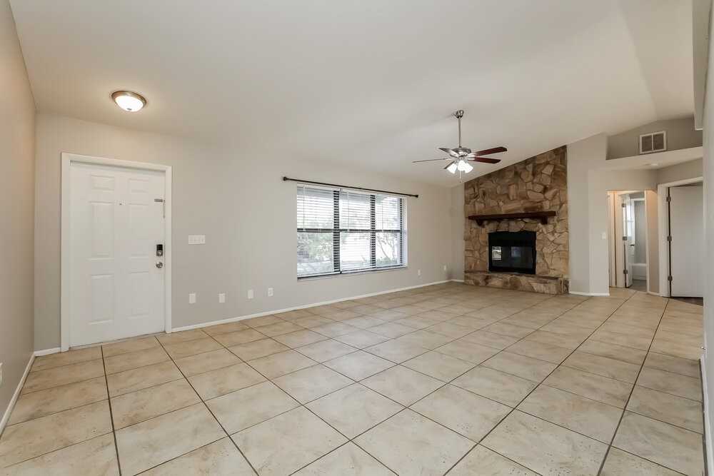 244 Sw 22nd Pl - Photo 4 of 16