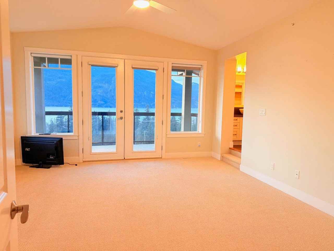 760 Ocean Crest Drive - Photo 7 of 31