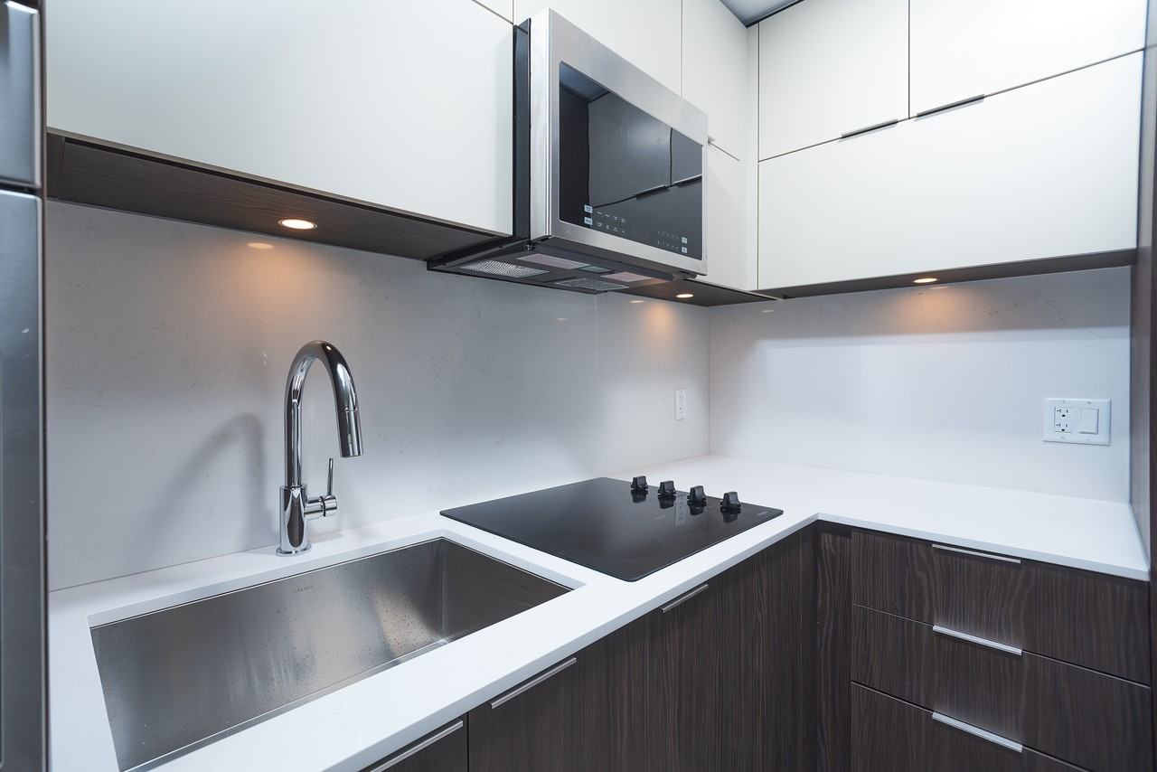 Yonge St & Davisville Ave #219 - Photo 2 of 10