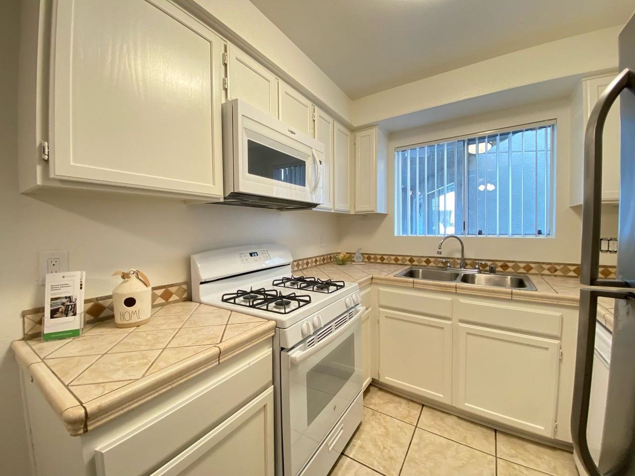 Farmdale Court Apartments - Photo 6 of 12