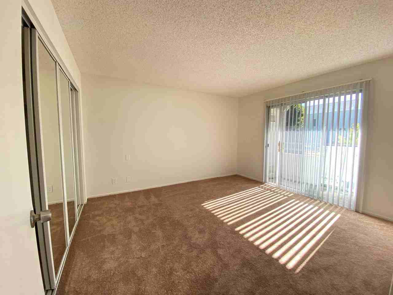 Farmdale Court Apartments - Photo 7 of 12