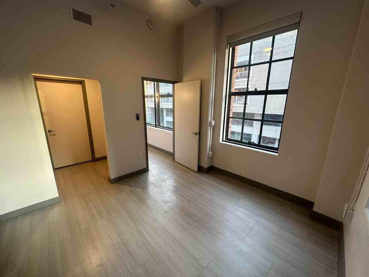 Sixth Street Exchange - Photo 6 of 8