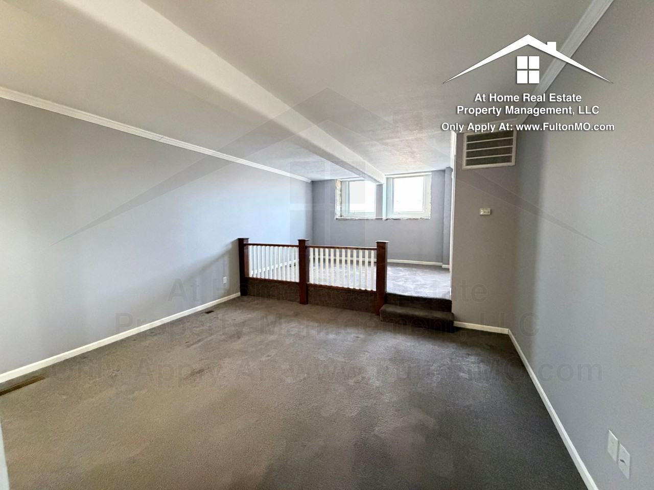 808 Center St - Photo 3 of 14