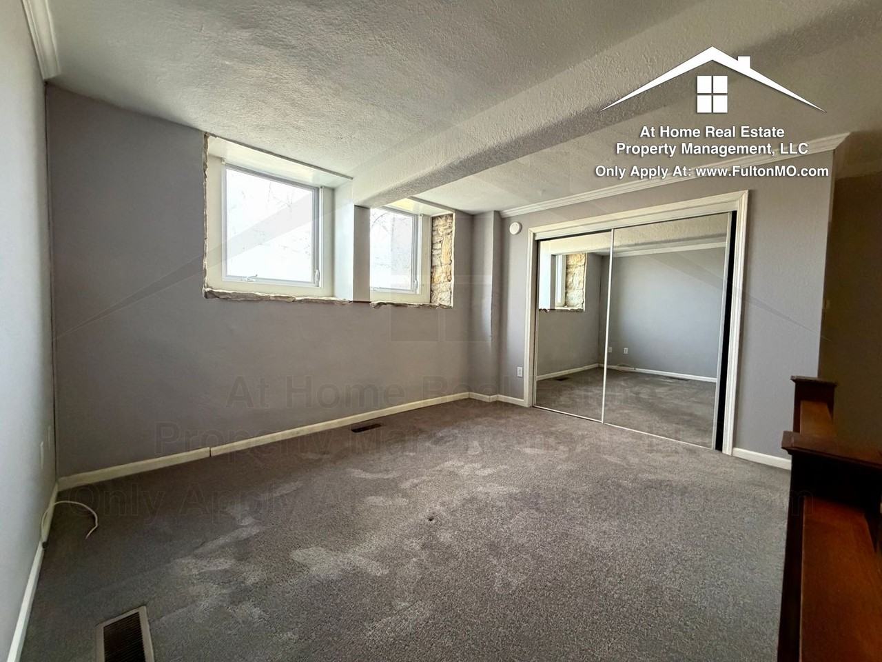 808 Center St - Photo 6 of 14