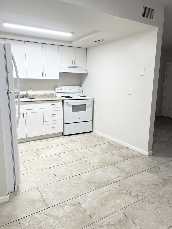 1913 N Haverhill Rd - Photo 6 of 21