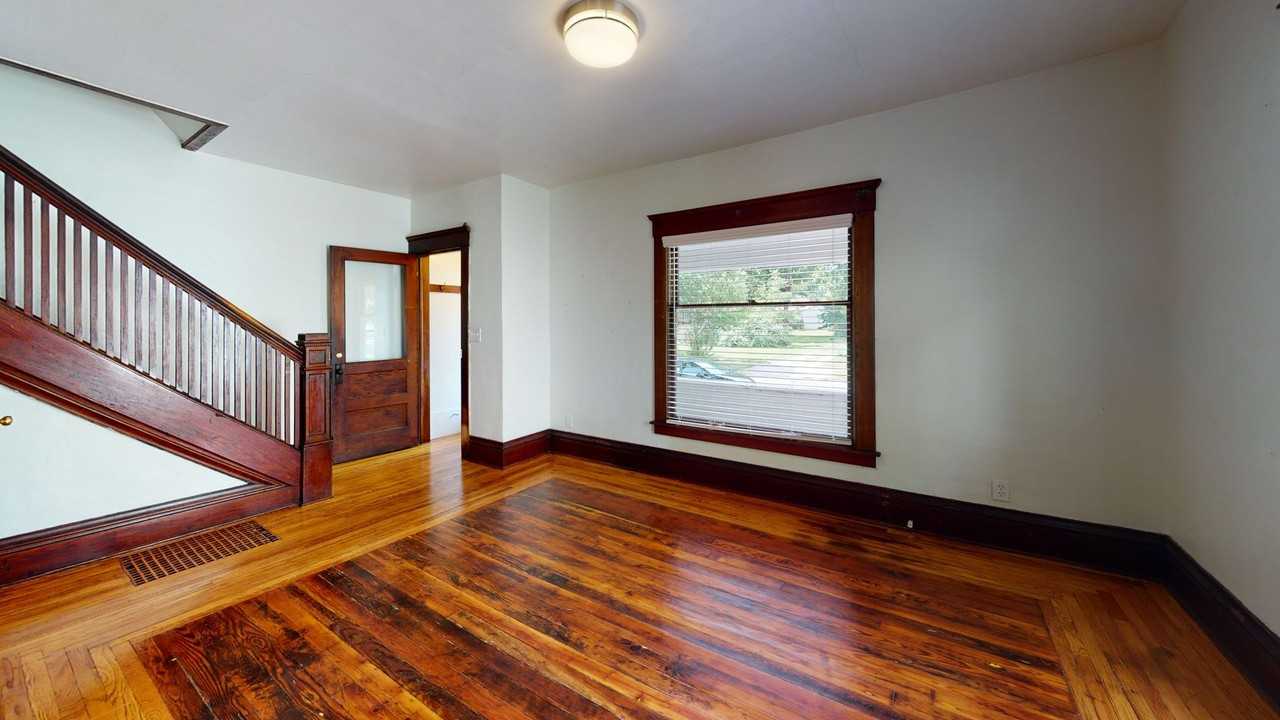 127 Shepard St - Photo 2 of 11