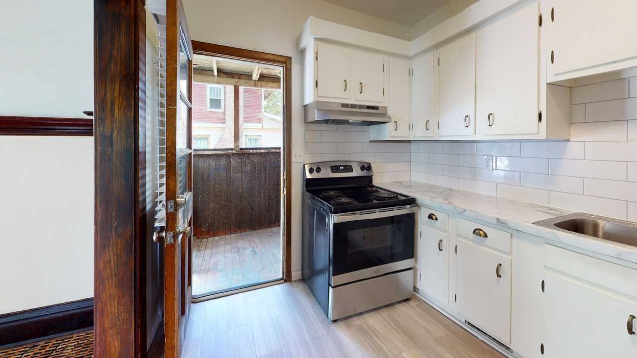 127 Shepard St - Photo 6 of 11