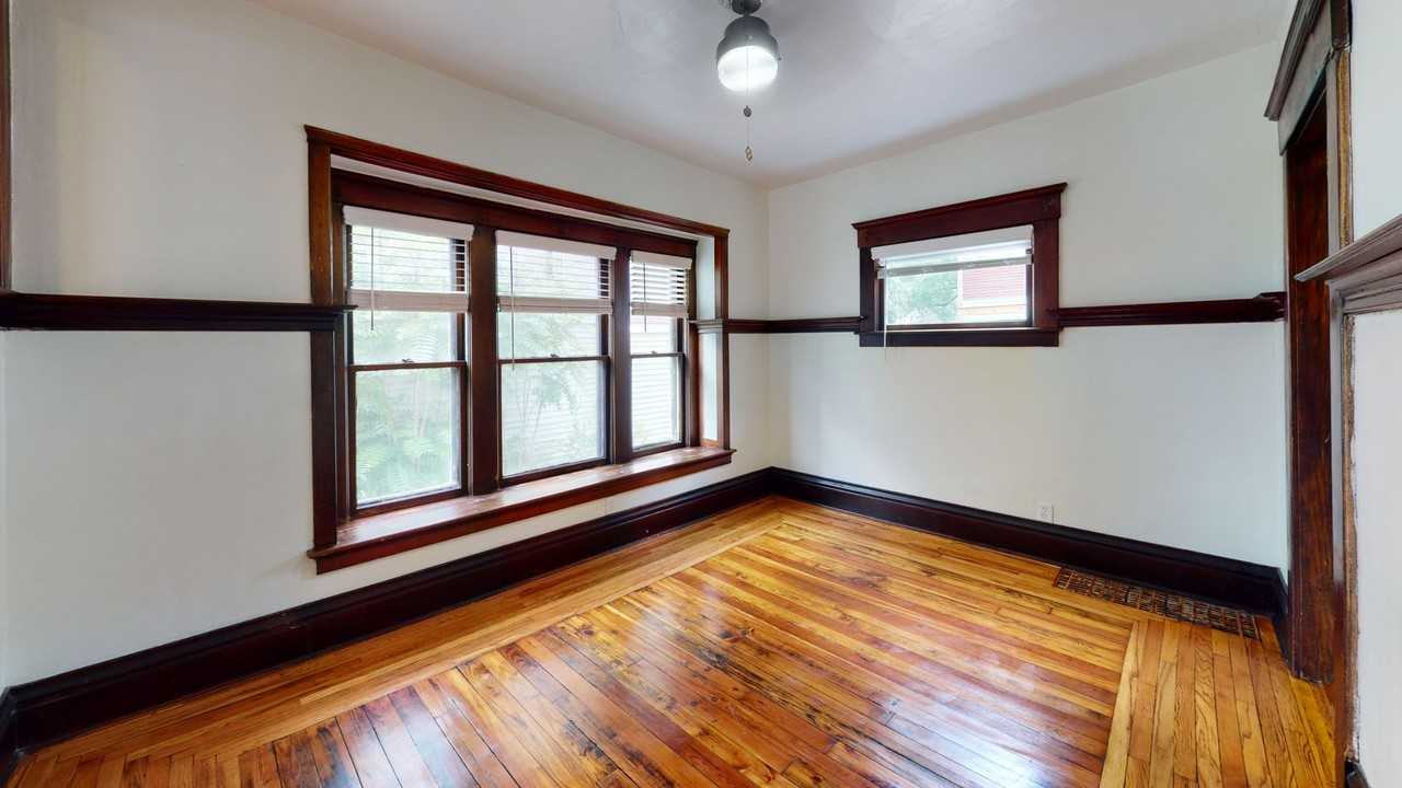 127 Shepard St - Photo 7 of 11