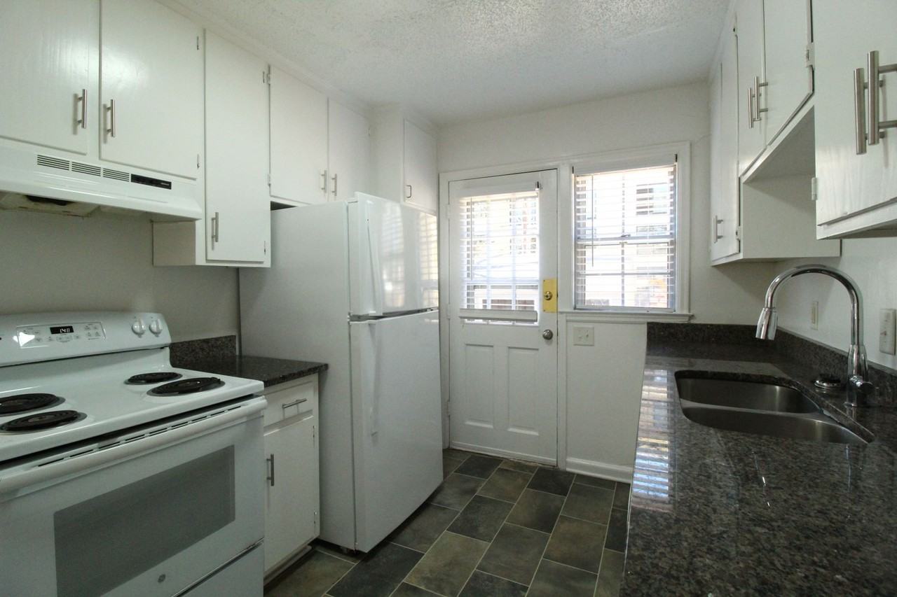 7606 Terrace St - Photo 6 of 12