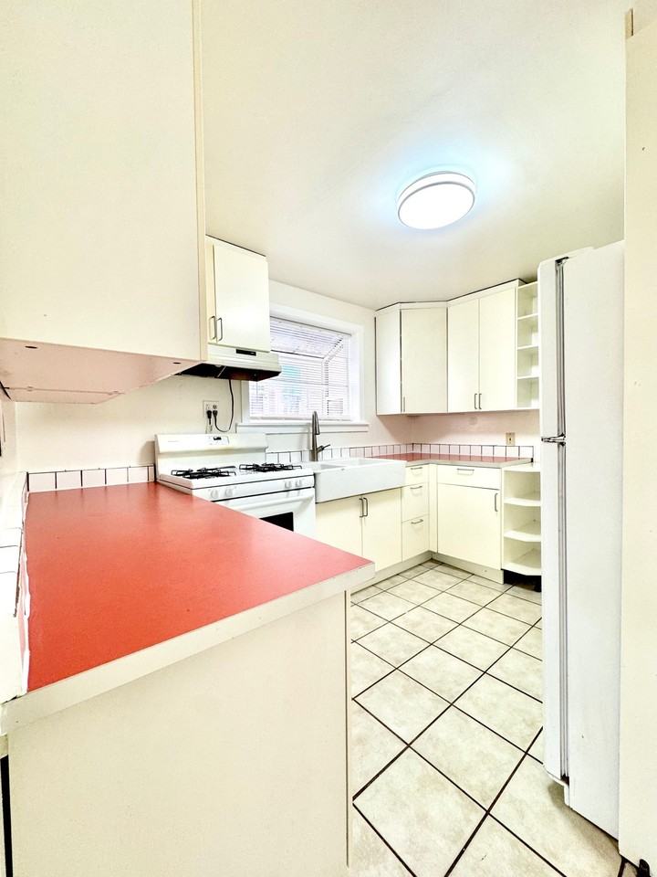 3110 Martin Luther King Junior Way - Photo 3 of 19