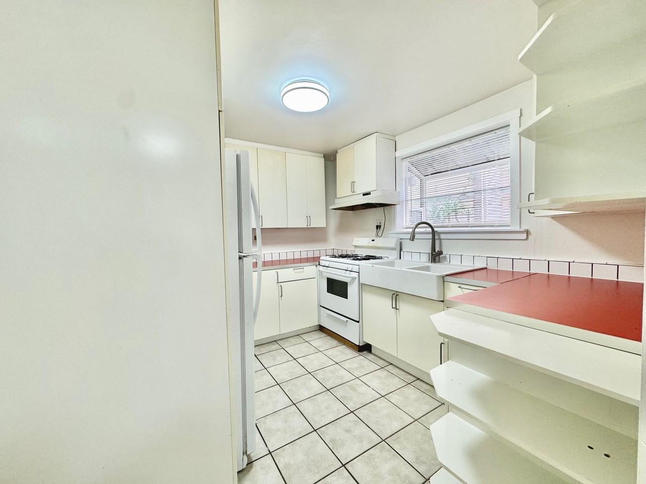 3110 Martin Luther King Junior Way - Photo 5 of 19