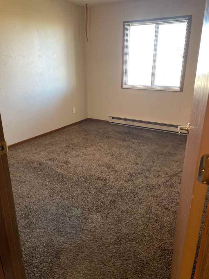 512 E 18th St - Photo 2 of 4