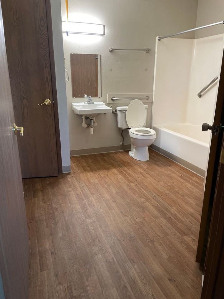 512 E 18th St - Photo 4 of 4