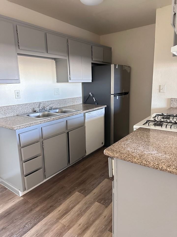 2 Bedrooms, 2 FULL Bathrooms! Adelanto, California! - Photo 7 of 11