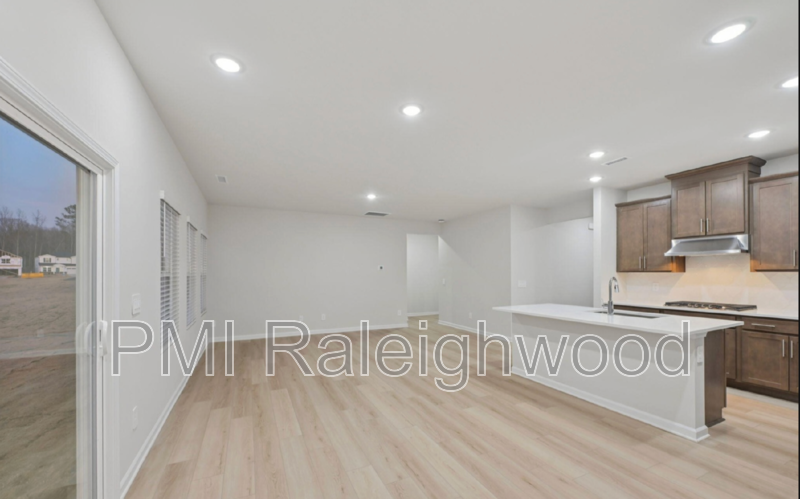 540 Bridger Dr - Photo 4 of 31