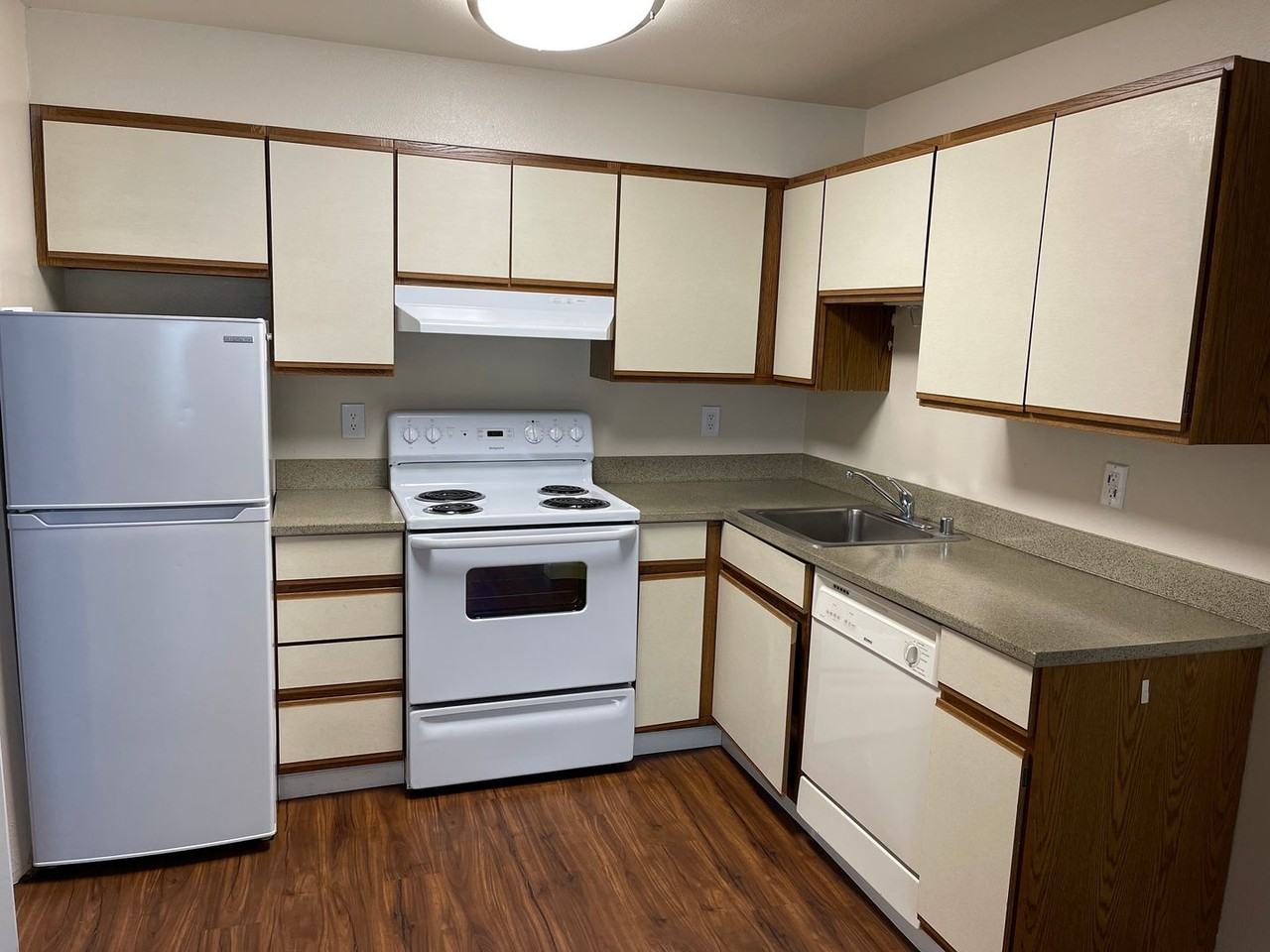 321 10th Ave - Photo 5 of 27