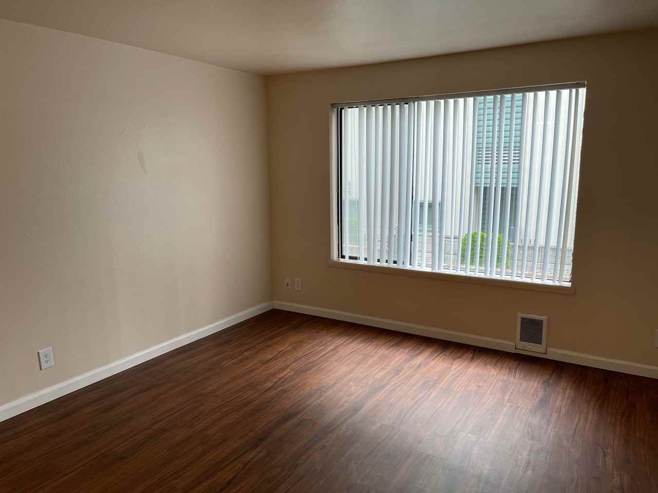 321 10th Ave - Photo 6 of 27