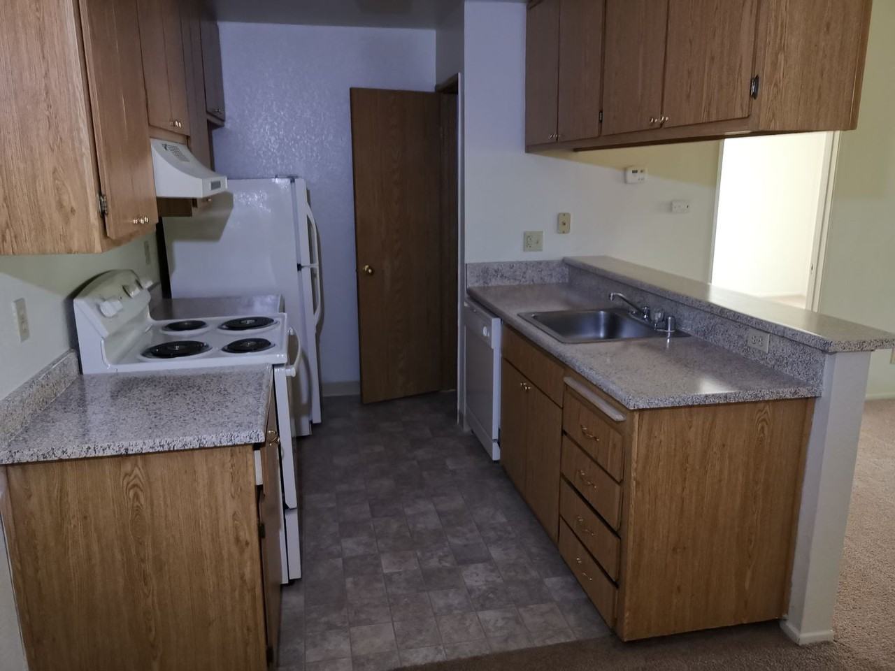 Sunrise Oaks Apartments - Photo 4 of 31