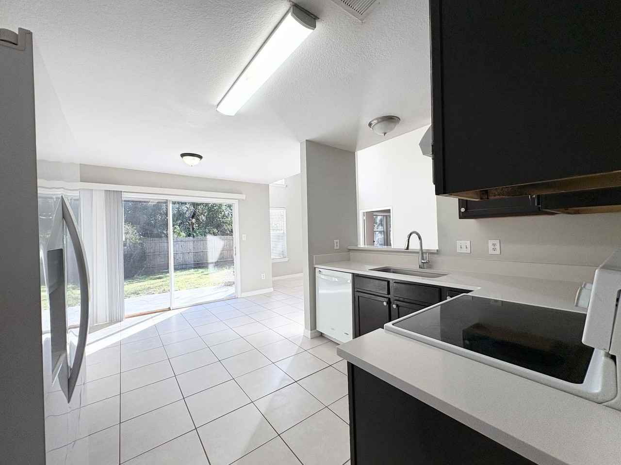 2321 Roanoke Ct - Photo 5 of 27