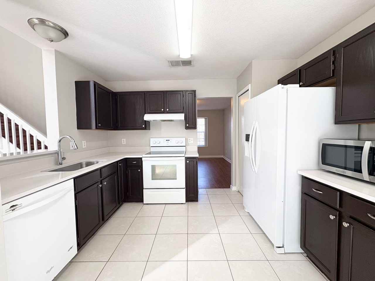 2321 Roanoke Ct - Photo 6 of 27