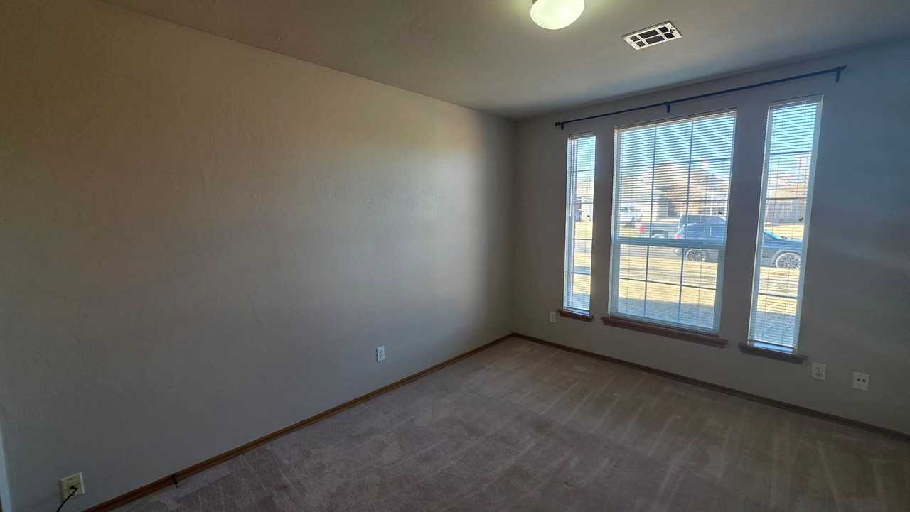 6820 Nw 135th Cir - Photo 3 of 20