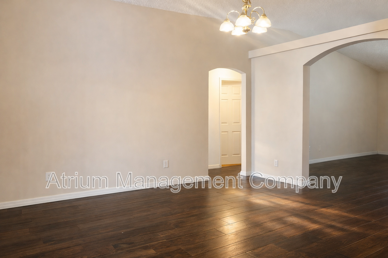 4006 Wilkes Dr - Photo 3 of 15