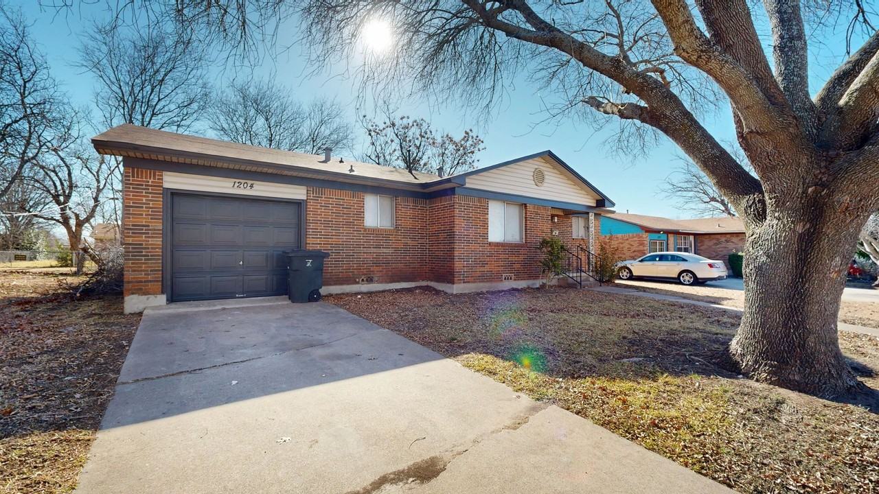 1204 Cedar Dr - Photo 2 of 15