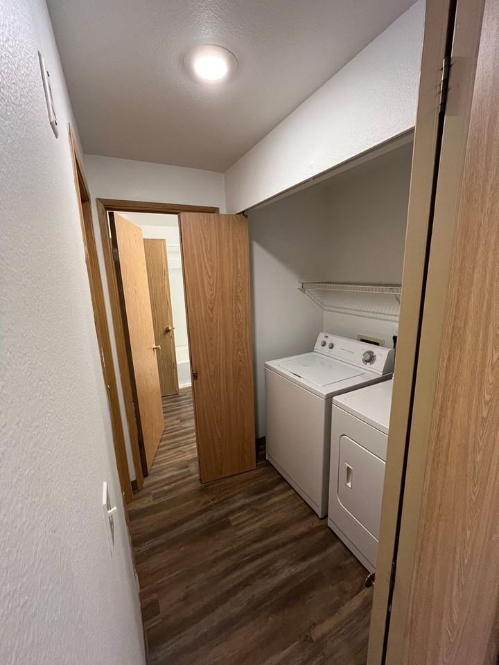 WINCHESTER APTS. - Photo 4 of 28