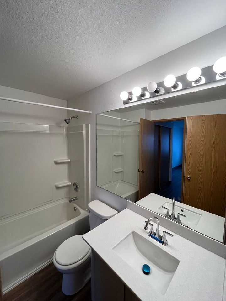 WINCHESTER APTS. - Photo 5 of 28