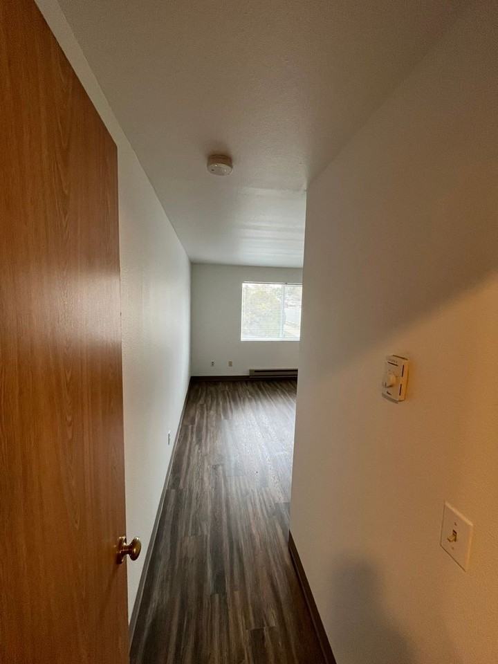 WINCHESTER APTS. - Photo 6 of 28