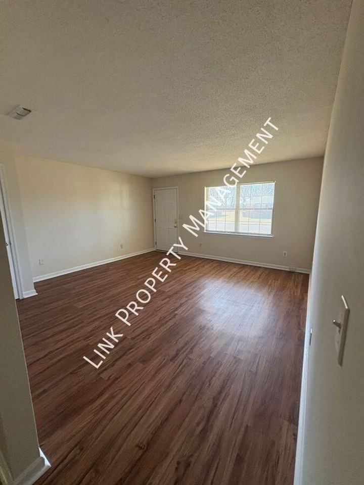 5101 N Moore Ln Apt A - Photo 3 of 50