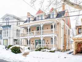 featured image of 418 11th St