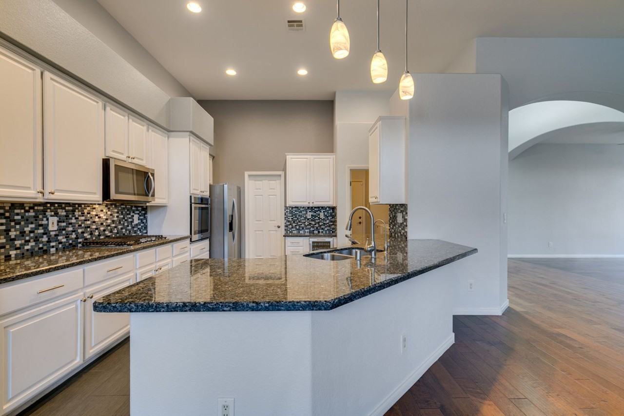 2042 Poetry Ave - Photo 3 of 50