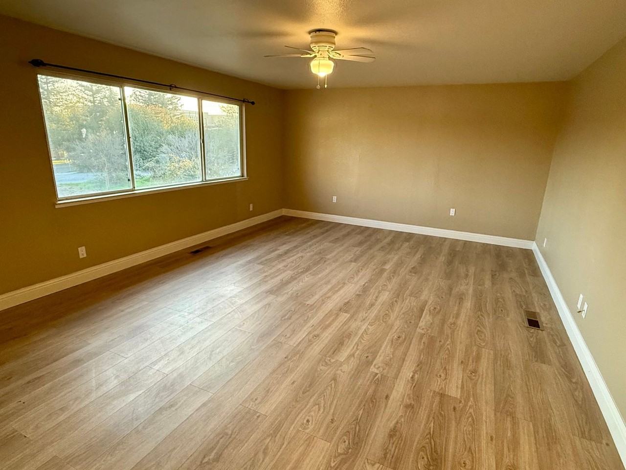 8715 Windsor Rd - Photo 2 of 5